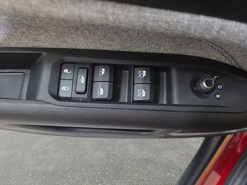Used 2025 Jeep Compass Latitude image 27