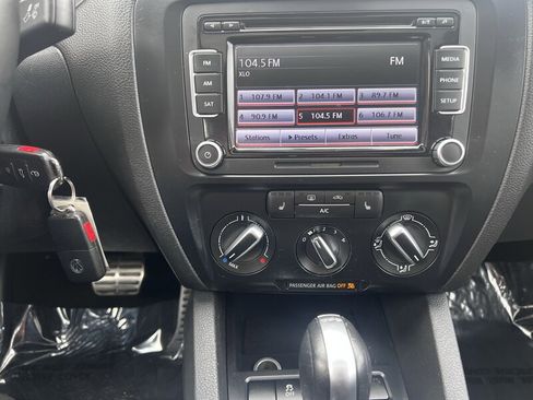 Used 2014 Volkswagen Jetta GLI FWD image 15