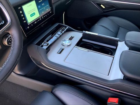New 2026 Lincoln Navigator Reserve w/ Jet Appearance Package AWD/4WD image 7