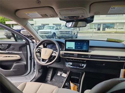 New 2026 Lincoln Corsair Premiere image 21