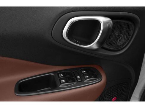 Used 2015 FIAT 500L Trekking image 23