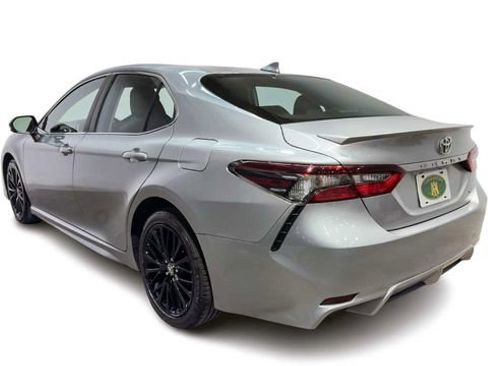 Used 2022 Toyota Camry SE w/ Convenience Package FWD image 4