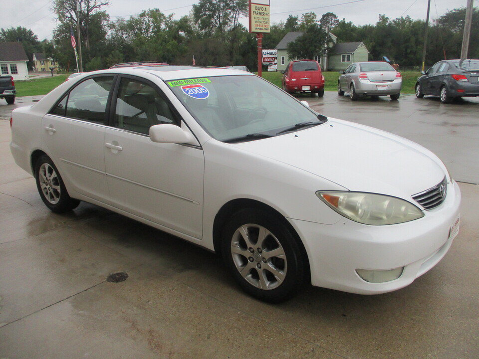 Used 2005 Toyota Camry XLE w/ VSC & Side Airbag Pkg FWD image 18