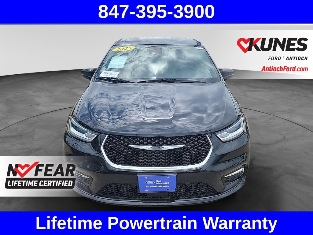 Used 2025 Chrysler Pacifica Select FWD image 2