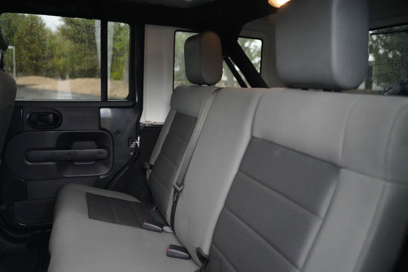 Used 2010 Jeep Wrangler Unlimited Sport AWD/4WD image 15