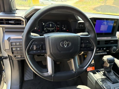 Used 2024 Toyota Tacoma SR5 w/ SR5 Upgrade Package image 23