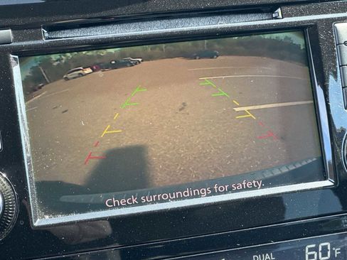 Used 2018 Nissan Rogue SV image 22