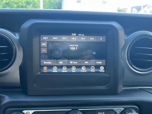 Used 2023 Jeep Gladiator Sport image 23