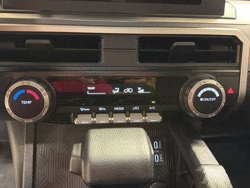 Used 2025 Toyota 4Runner SR5 AWD/4WD image 21