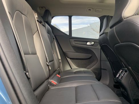 Used 2025 Volvo XC40 B5 Plus image 33