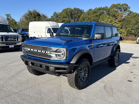 New 2025 Ford Bronco Badlands image 2