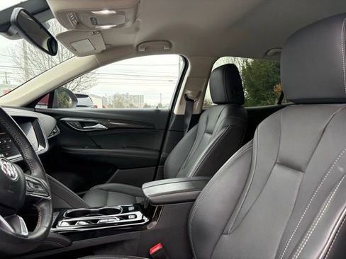 Used 2023 Buick Envision Essence image 28