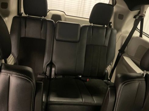 Used 2019 Dodge Grand Caravan SXT image 28