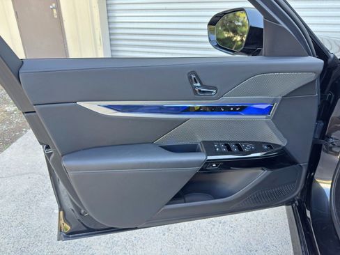 Used 2023 BMW 740i w/ Executive Package RWD image 56