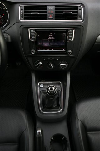 Used 2017 Volkswagen Jetta SE FWD image 18