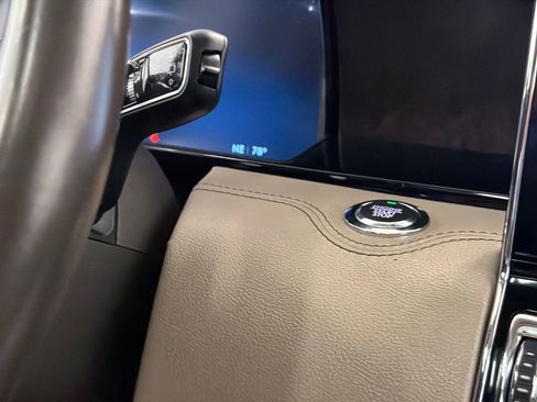 Certified 2023 Lincoln Navigator Reserve AWD/4WD image 33