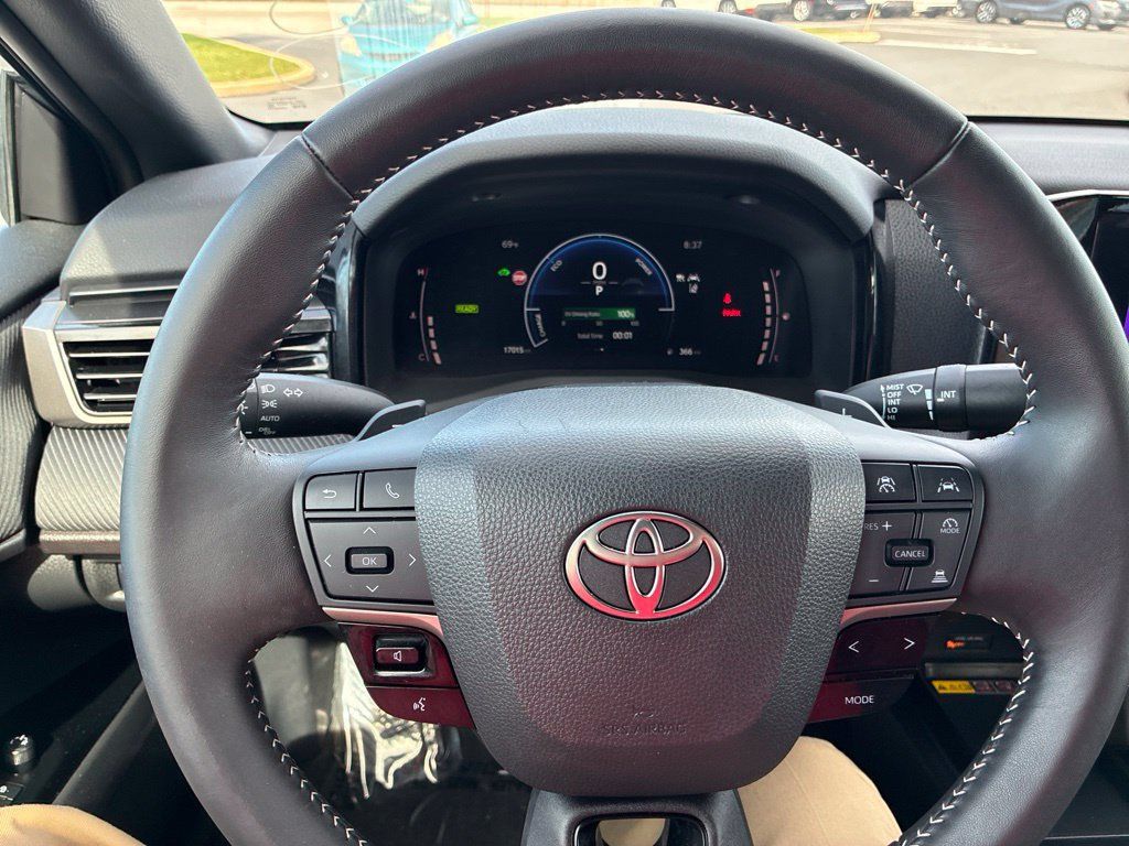 Used 2025 Toyota Camry SE FWD image 27