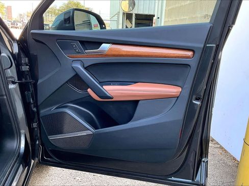 Used 2022 Audi Q5 e Premium Plus image 25