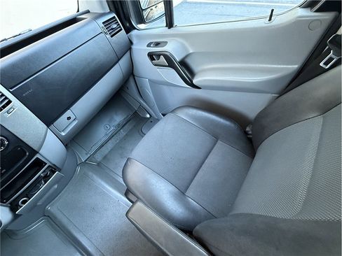 Used 2014 Mercedes-Benz Sprinter 2500 image 13