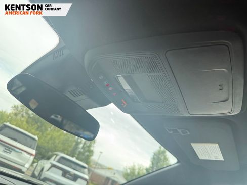 Used 2024 Chevrolet Traverse LT image 30