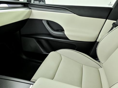 Used 2023 Tesla Model X Plaid image 42