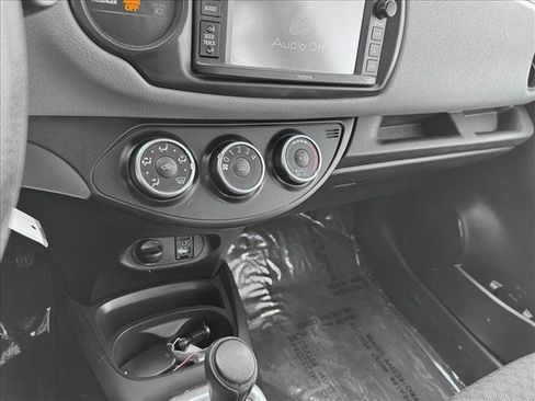Used 2017 Toyota Yaris L image 13