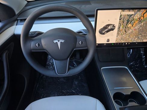 Used 2023 Tesla Model Y Long Range image 12