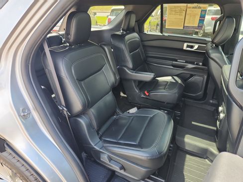 Used 2020 Ford Explorer XLT w/ Equipment Group 202A AWD/4WD image 46
