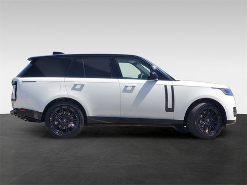 New 2025 Land Rover Range Rover SE image 3
