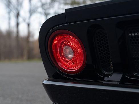 Used 2005 Ford GT RWD image 21
