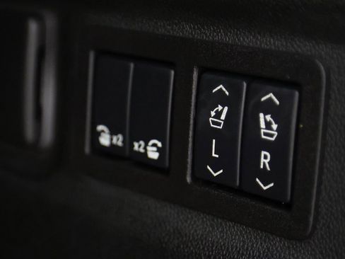 Used 2026 Chevrolet Suburban Z71 w/ Comfort Package image 14