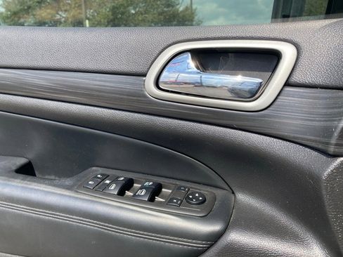 Used 2021 Jeep Grand Cherokee Laredo X image 14