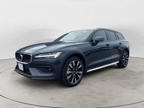 New 2026 Volvo V60 B5 Cross Country Ultra w/ Protection Package Premier image 2