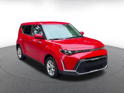 Used 2025 Kia Soul LX w/ LX Technology Package FWD image 3