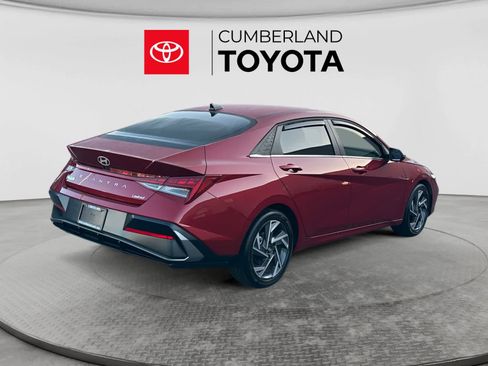 Used 2025 Hyundai Elantra Limited FWD image 5