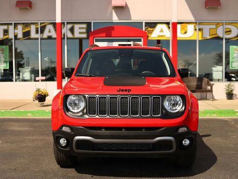 Used 2023 Jeep Renegade Latitude AWD/4WD image 2