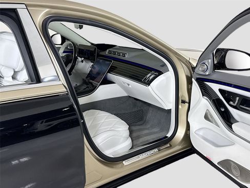 Used 2025 Mercedes-Benz Maybach S 680 4MATIC image 39