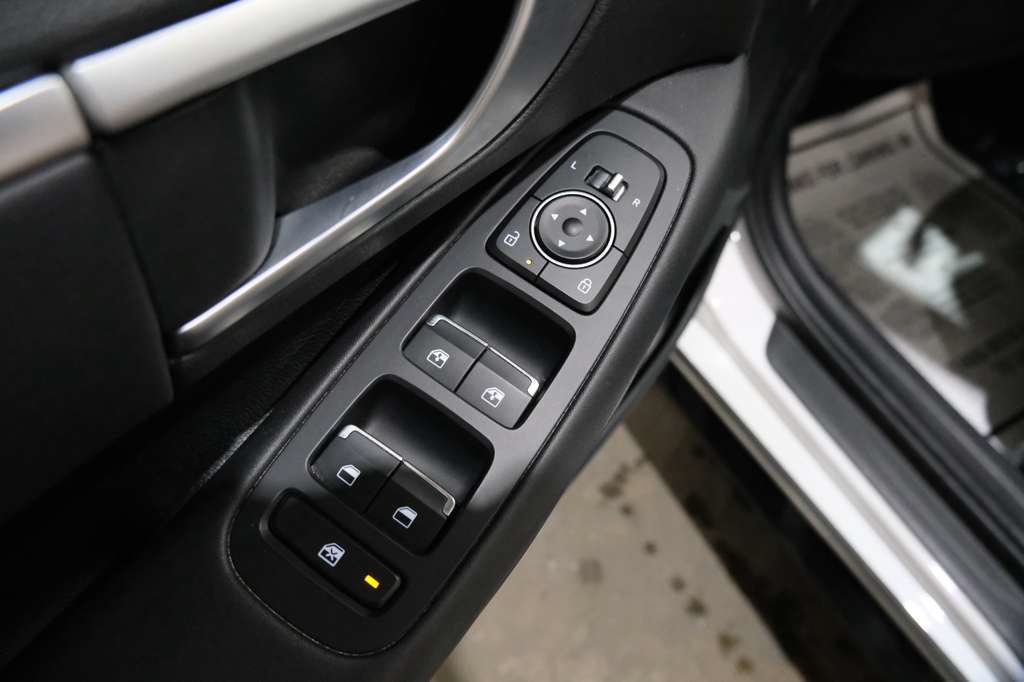 Used 2025 Hyundai Sonata SEL FWD image 18