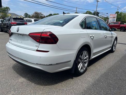 Used 2017 Volkswagen Passat 1.8T SE FWD image 3