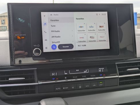 Used 2025 Toyota Sienna LE image 26