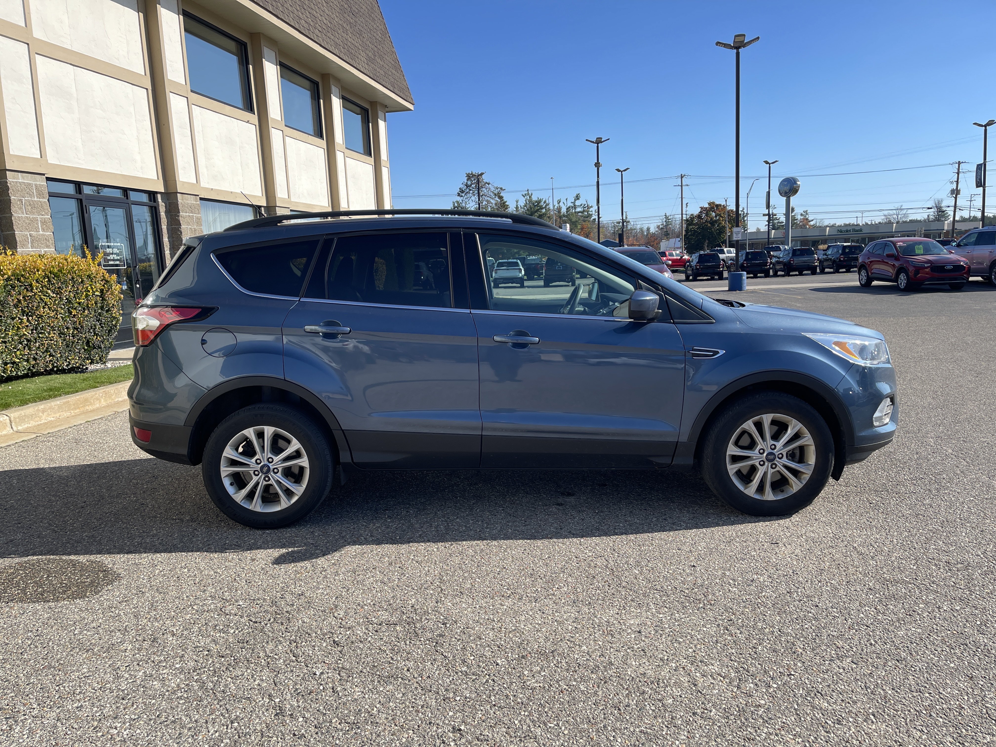 Used 2018 Ford Escape SE AWD/4WD image 3