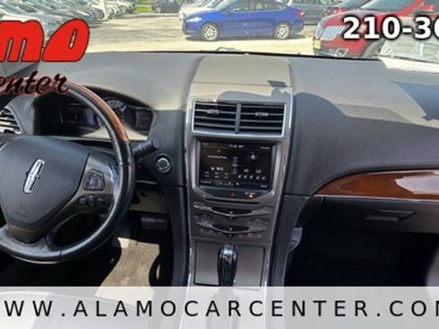Used 2013 Lincoln MKX FWD image 17