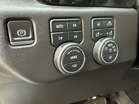 Used 2022 Chevrolet Silverado 1500 ZR2 w/ Technology Package image 28