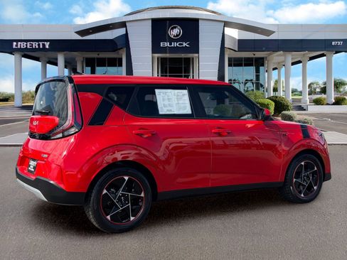 Used 2023 Kia Soul EX FWD image 3