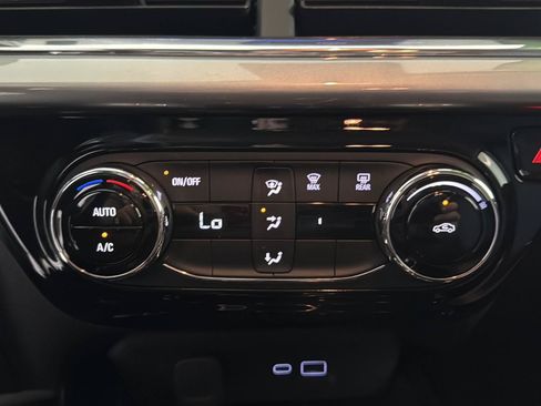 Used 2025 Chevrolet Trax LT FWD image 22