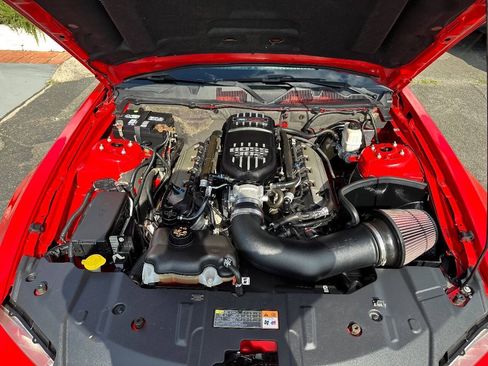 Used 2013 Ford Mustang GT Premium w/ Comfort Pkg RWD image 6