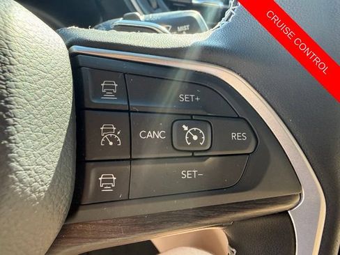 Used 2025 Jeep Grand Cherokee Limited w/ Luxury Tech Group II AWD/4WD image 41