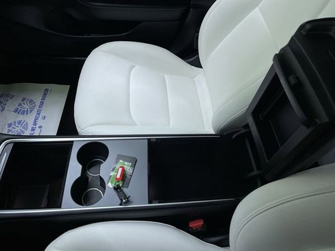 Used 2021 Tesla Model 3 Performance image 27