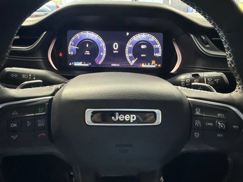 Used 2023 Jeep Grand Cherokee Limited w/ Luxury Tech Group II AWD/4WD image 28