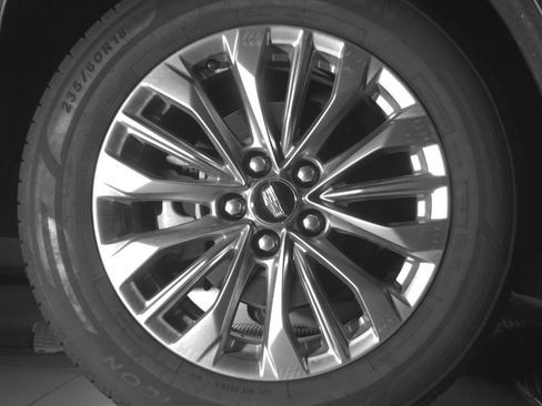 Used 2025 Cadillac XT4 Premium Luxury FWD image 15